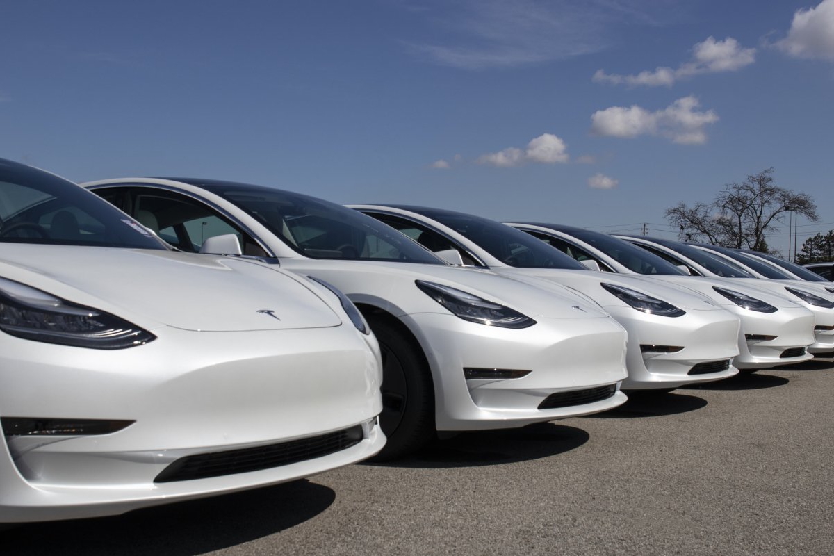 Dlaczego warto inwestować w samochody z zagranicy? Korzyści i pułapki